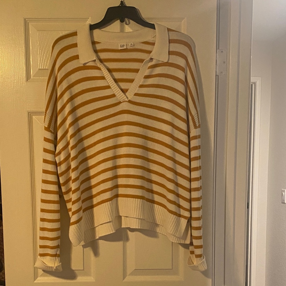 GAP Women's V-Neck Sweater - Cream and Golden Tan Stripes